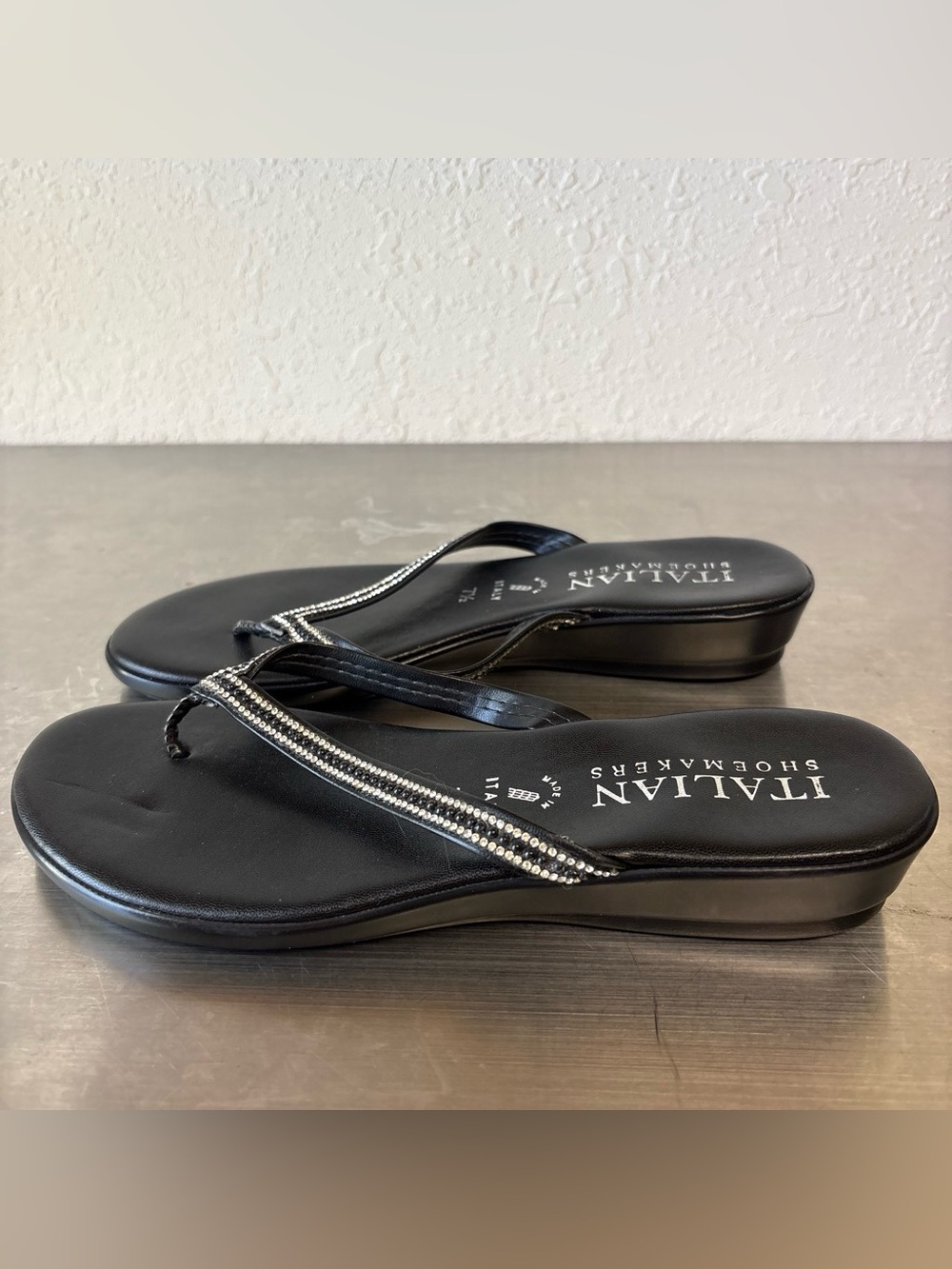 Y2K Italian Shoemakers Black Rhinestone Thong Sandals💕